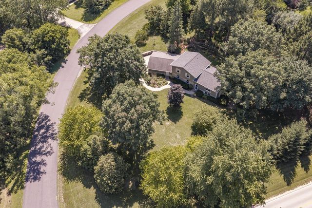 W285S3467 Snow Goose TRAIL, Waukesha, WI 53189