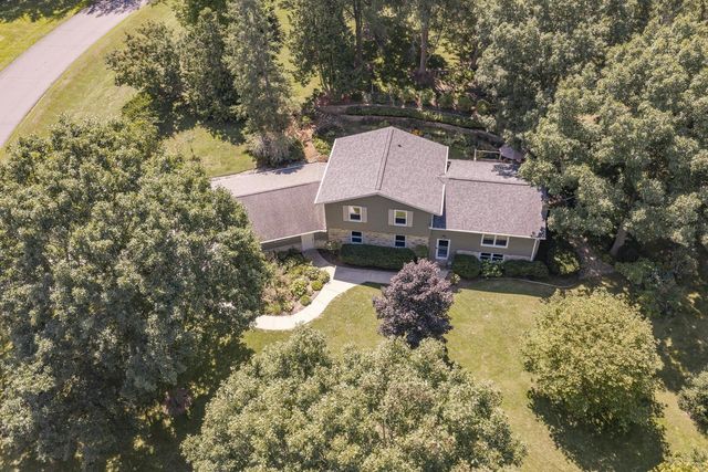 W285S3467 Snow Goose TRAIL, Waukesha, WI 53189
