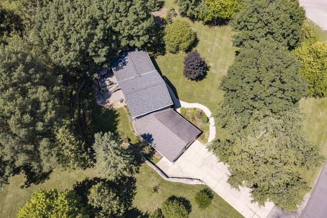 W285S3467 Snow Goose TRAIL, Waukesha, WI 53189