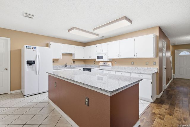 12859 Hunting Bear, San Antonio, TX 78249