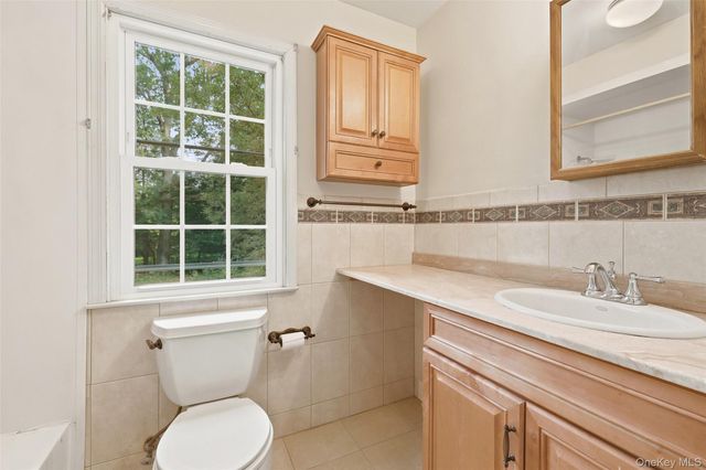 10 Hawthorne Way, Hartsdale, NY 10530