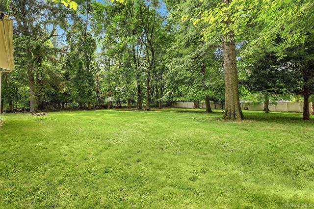 10 Hawthorne Way, Hartsdale, NY 10530