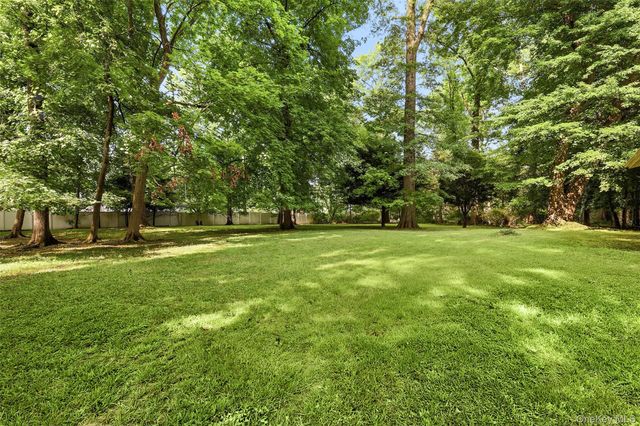 10 Hawthorne Way, Hartsdale, NY 10530