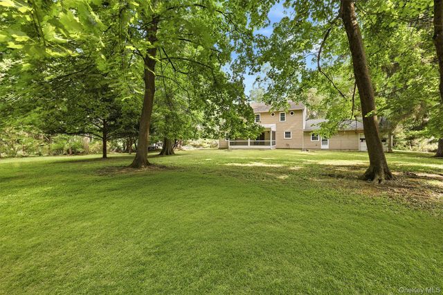 10 Hawthorne Way, Hartsdale, NY 10530