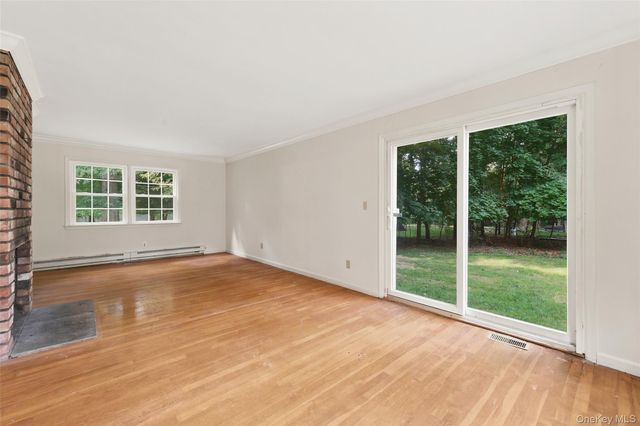 10 Hawthorne Way, Hartsdale, NY 10530