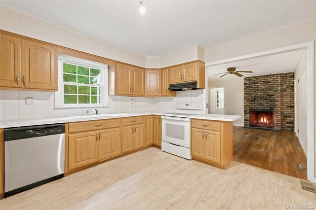 10 Hawthorne Way, Hartsdale, NY 10530