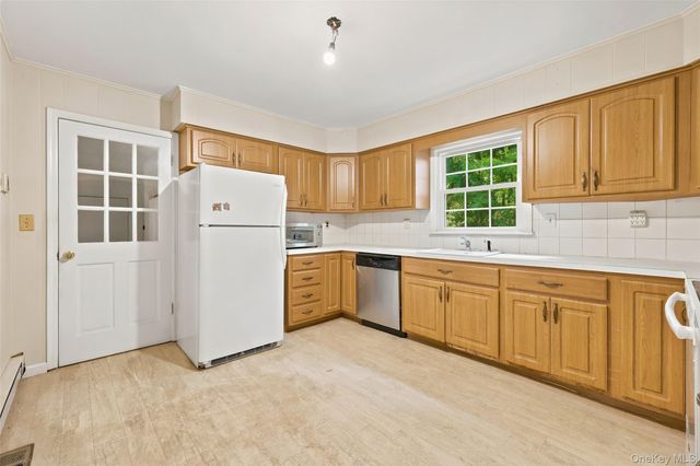 10 Hawthorne Way, Hartsdale, NY 10530