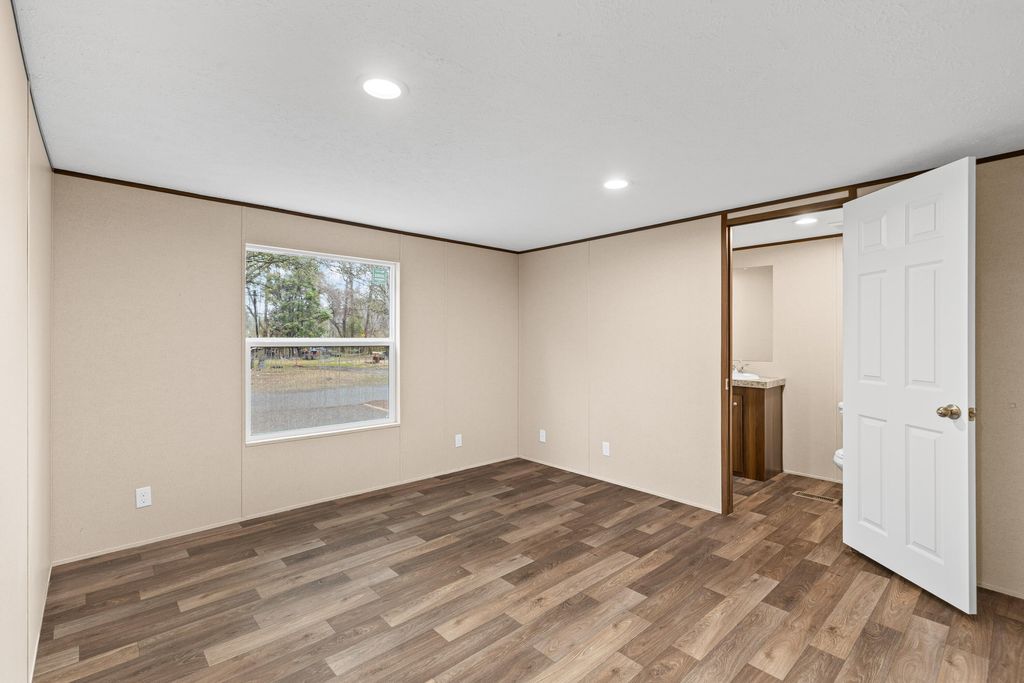 Image 13 of property listing at 115 Whippoorwill Drive, Summerville, SC 29483