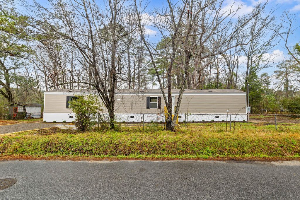 Image 2 of property listing at 115 Whippoorwill Drive, Summerville, SC 29483