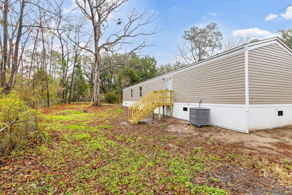 Image 24 of property listing at 115 Whippoorwill Drive, Summerville, SC 29483