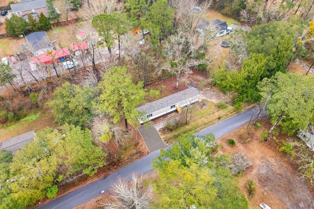 Image 3 of property listing at 115 Whippoorwill Drive, Summerville, SC 29483