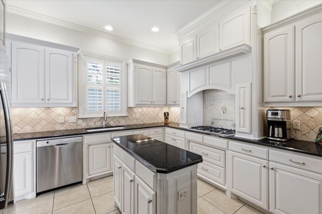 605 Montgomery Street, Fort Worth, TX 76107