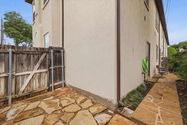 605 Montgomery Street, Fort Worth, TX 76107