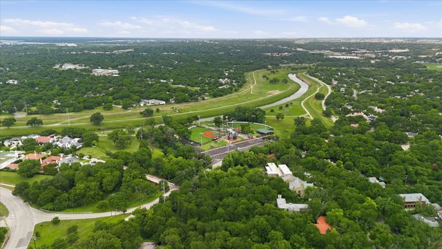 605 Montgomery Street, Fort Worth, TX 76107