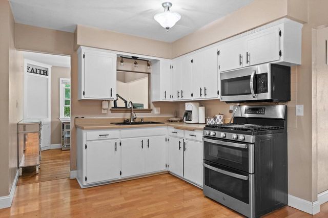 4501 W Tesch AVENUE, Greenfield, WI 53220