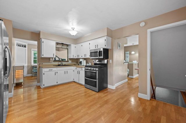 4501 W Tesch AVENUE, Greenfield, WI 53220