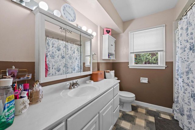 4501 W Tesch AVENUE, Greenfield, WI 53220