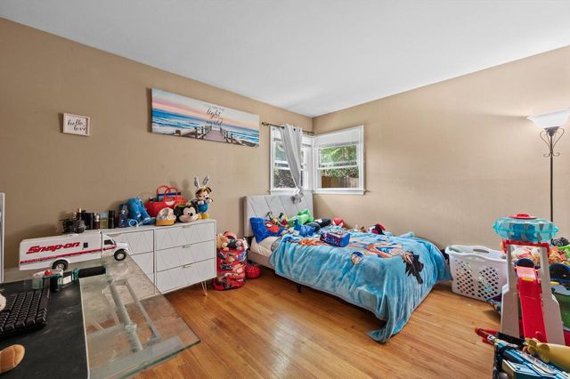 4501 W Tesch AVENUE, Greenfield, WI 53220