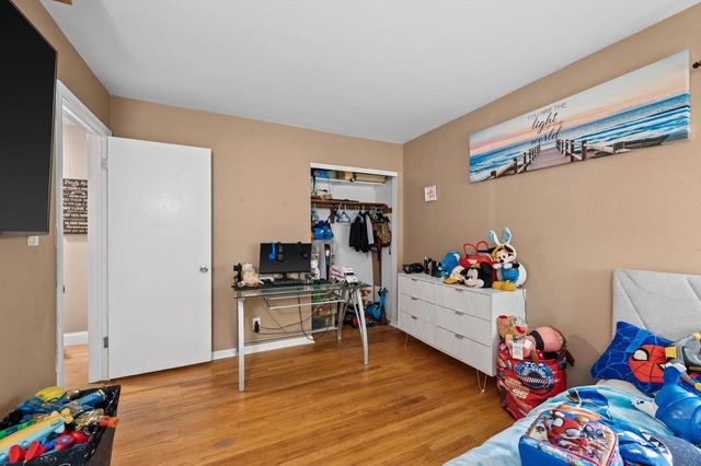 4501 W Tesch AVENUE, Greenfield, WI 53220