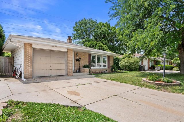 4501 W Tesch AVENUE, Greenfield, WI 53220