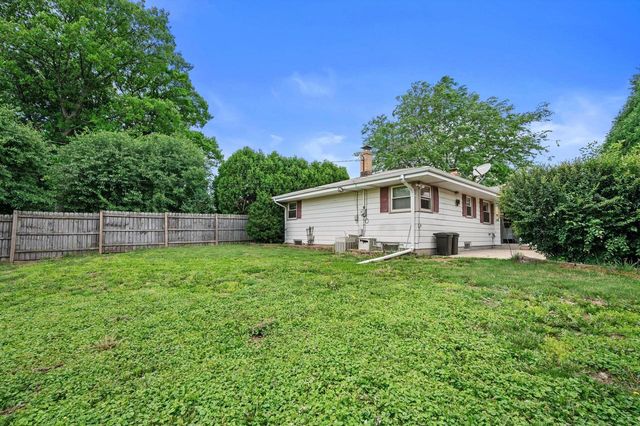4501 W Tesch AVENUE, Greenfield, WI 53220