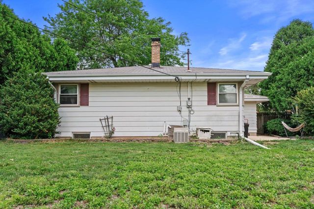 4501 W Tesch AVENUE, Greenfield, WI 53220