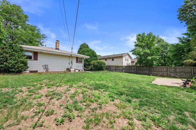 4501 W Tesch AVENUE, Greenfield, WI 53220