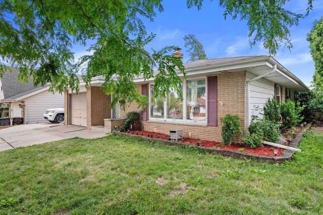 4501 W Tesch AVENUE, Greenfield, WI 53220