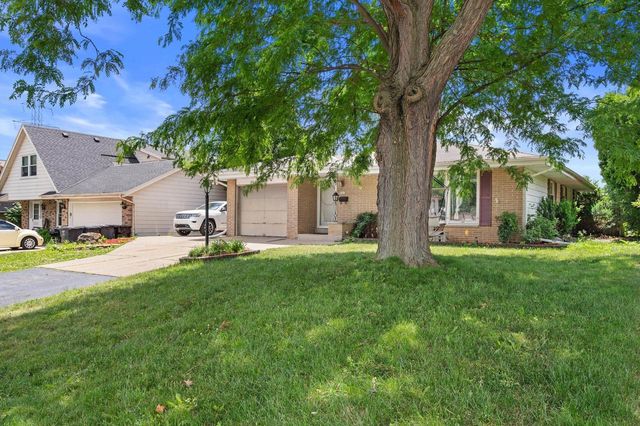 4501 W Tesch AVENUE, Greenfield, WI 53220