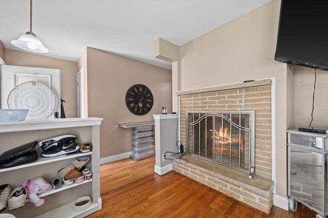 4501 W Tesch AVENUE, Greenfield, WI 53220