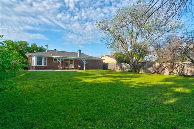 6524 Blue Grass Drive, Watauga, TX 76148