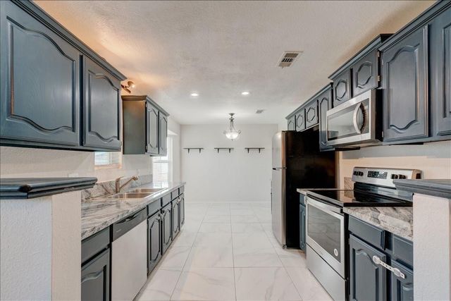 6524 Blue Grass Drive, Watauga, TX 76148