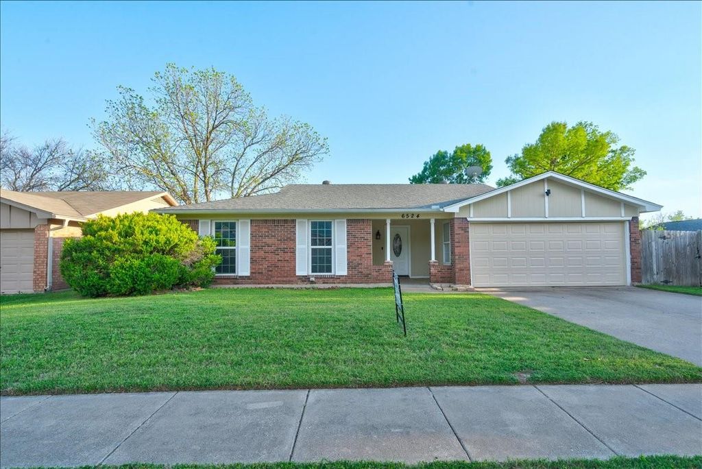 6524 Blue Grass Drive, Watauga, TX 76148