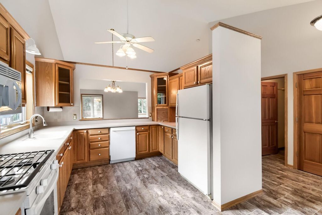 9141 Medley Circle, Golden Valley, MN 55427 — photo 3