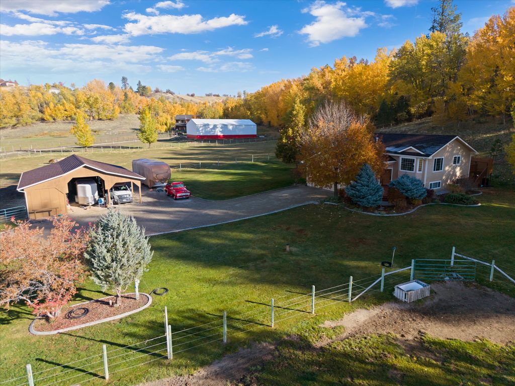786 Ropin Horse Lane, Hamilton, MT 59840