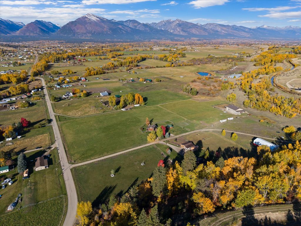 786 Ropin Horse Lane, Hamilton, MT 59840 photo 13