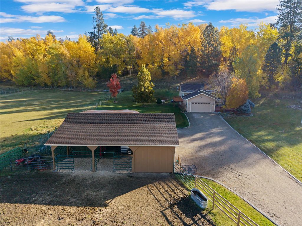 786 Ropin Horse Lane, Hamilton, MT 59840 photo 2
