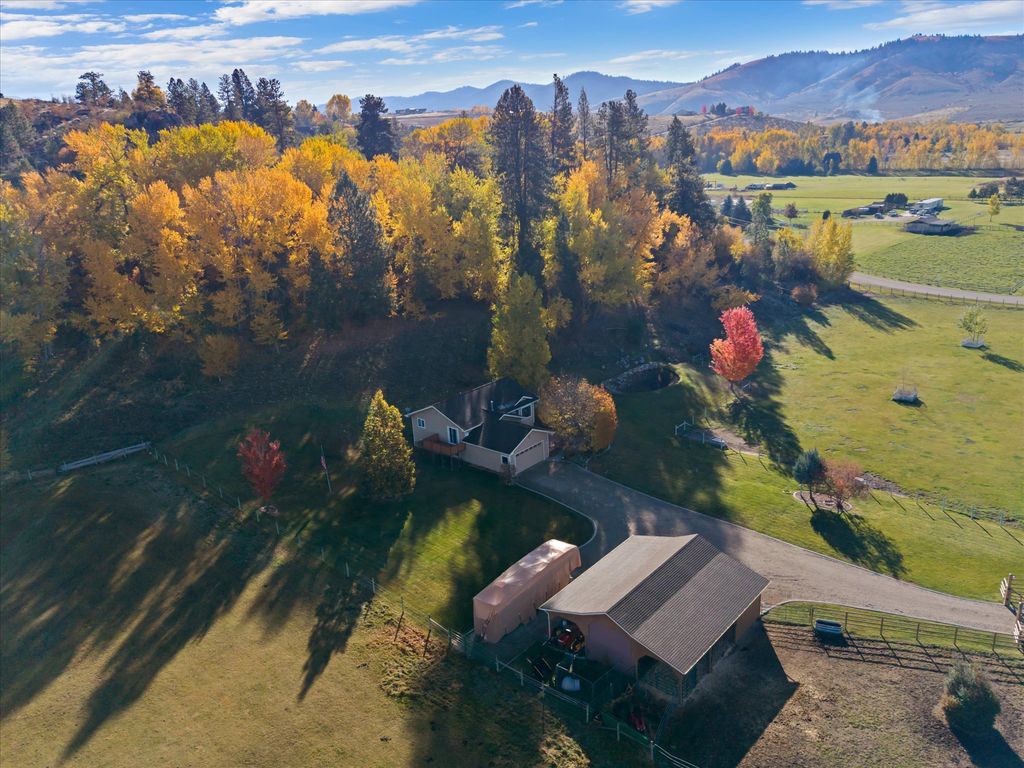 786 Ropin Horse Lane, Hamilton, MT 59840 photo 9