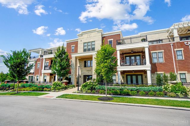 220 Vintage Club Drive, Montgomery, OH 45249