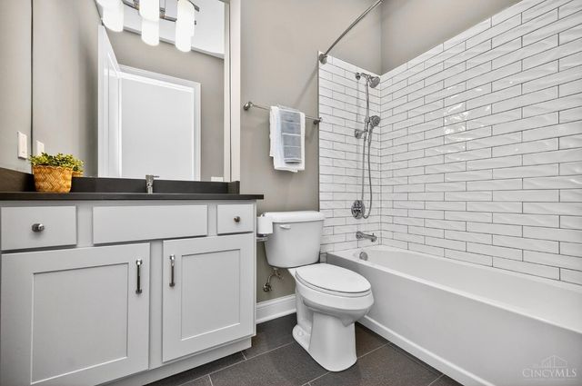 220 Vintage Club Drive, Montgomery, OH 45249