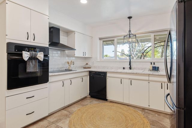 2626 W Princeton Avenue, Visalia, CA 93277