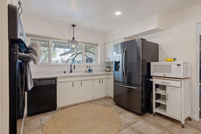 2626 W Princeton Avenue, Visalia, CA 93277