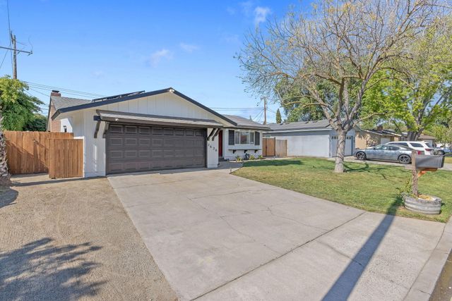 2626 W Princeton Avenue, Visalia, CA 93277