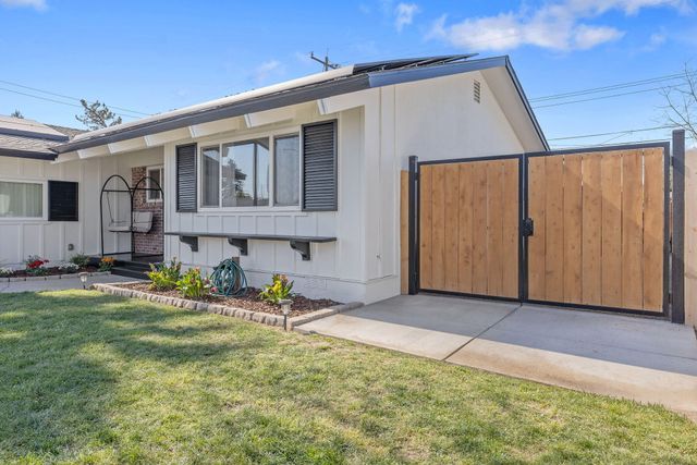 2626 W Princeton Avenue, Visalia, CA 93277