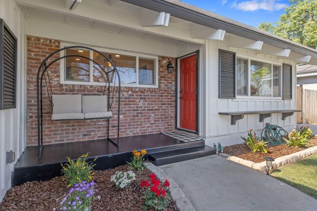 2626 W Princeton Avenue, Visalia, CA 93277