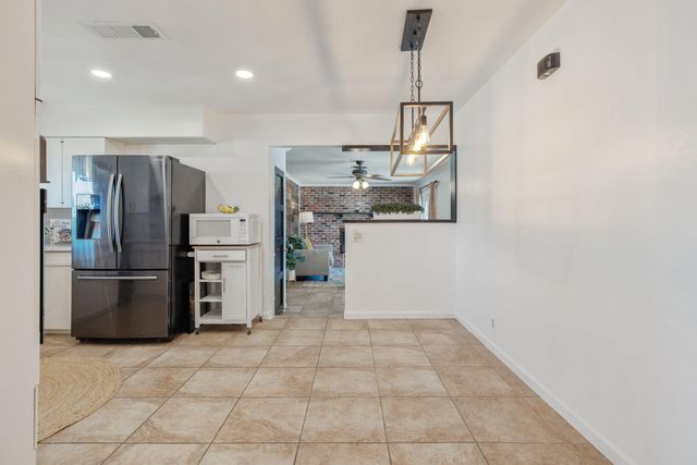 2626 W Princeton Avenue, Visalia, CA 93277