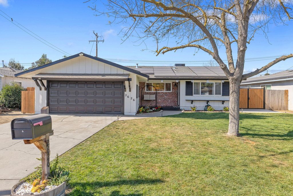 2626 W Princeton Avenue, Visalia, CA 93277
