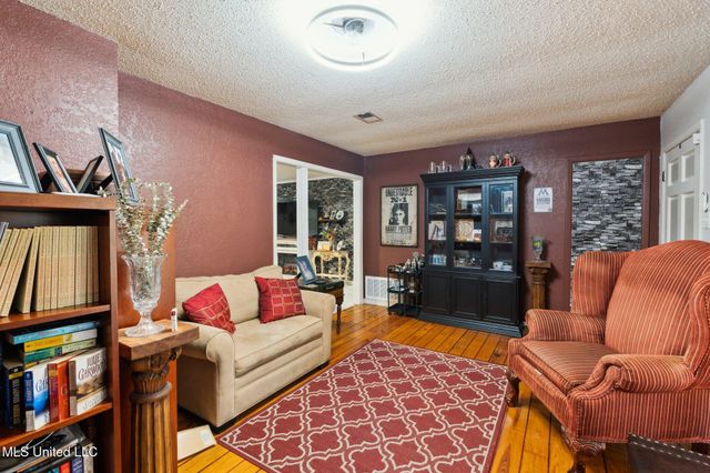 268 Mccool Street, Ocean Springs, MS 39564