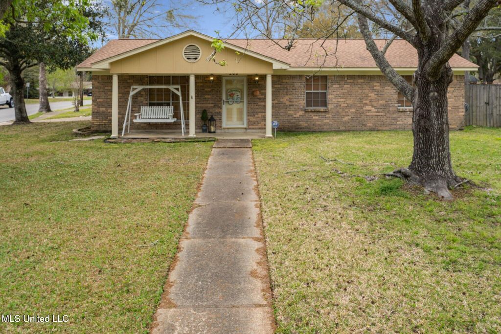 268 Mccool Street, Ocean Springs, MS 39564