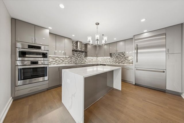 100 E Huron Street 3901, Chicago, IL 60611